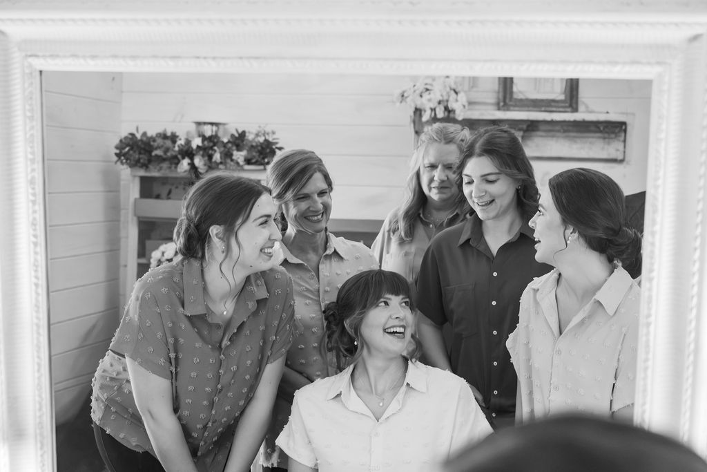 bridesmaids in bridal suite at liberty farm