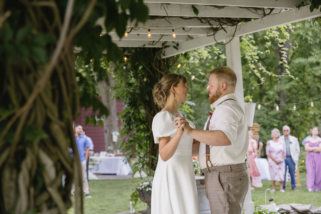 first dance under pergola at liberty farm