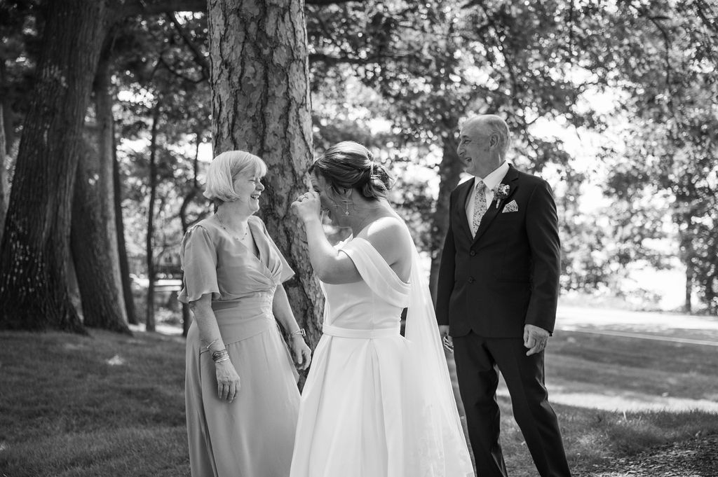 bride talking to parents outdoors